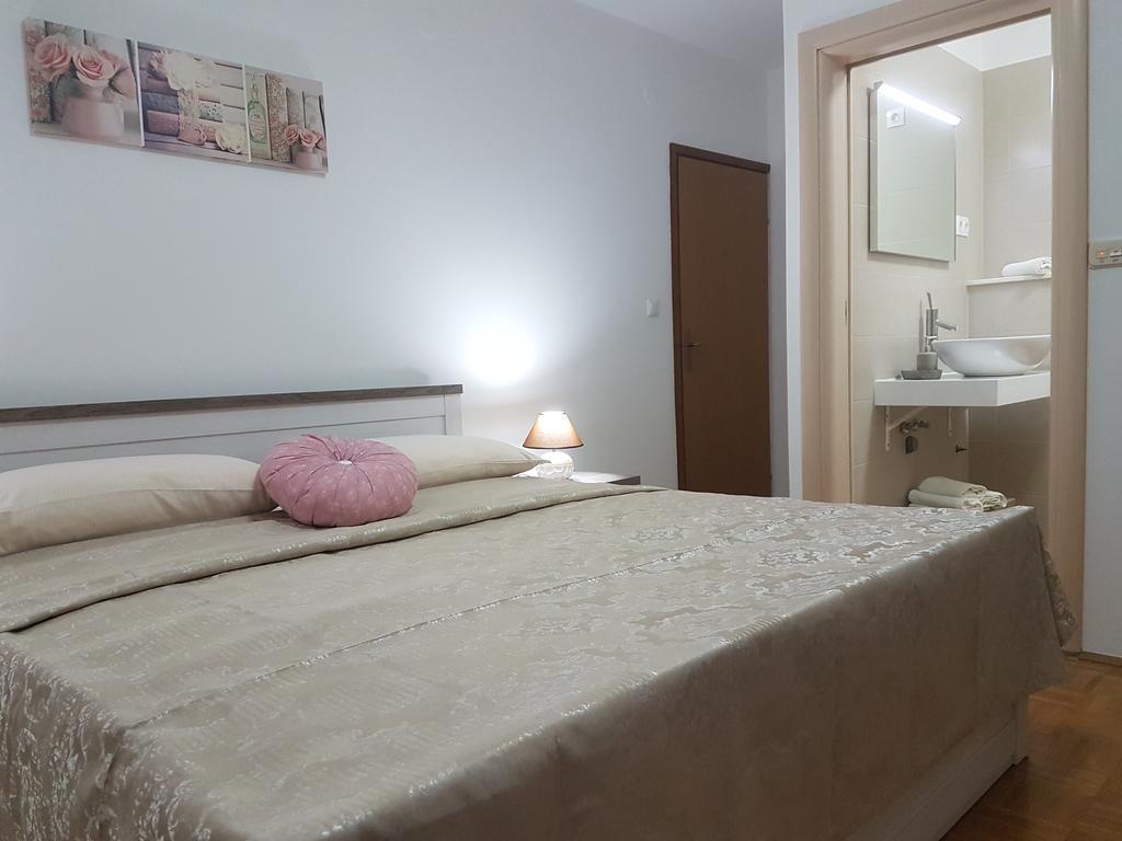 Apartments Iva Pakoštane Exteriör bild